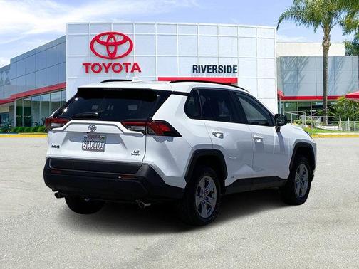 2025 Toyota RAV4 Hybrid LE