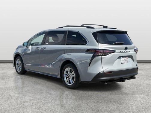 2023 Toyota Sienna Woodland Edition