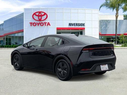 2025 Toyota Prius LE