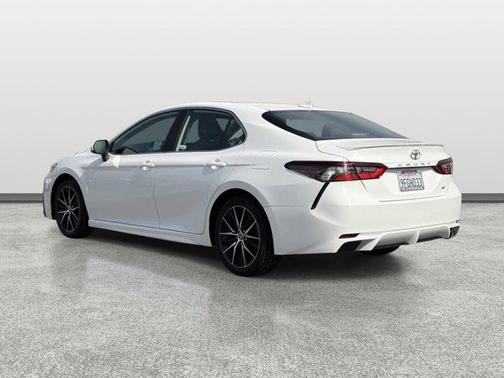 Ice 2023 Toyota Camry SE