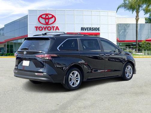 2022 Toyota Sienna XLE