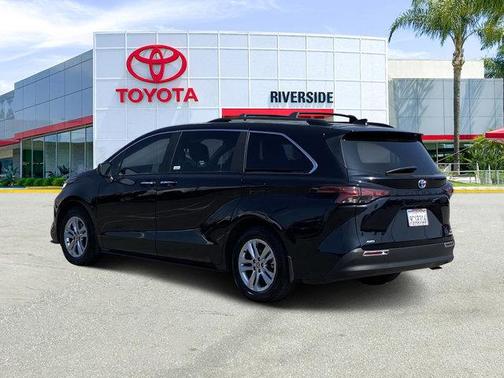 2022 Toyota Sienna XLE