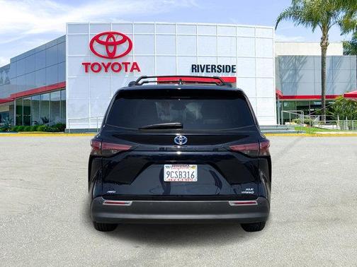 2022 Toyota Sienna XLE