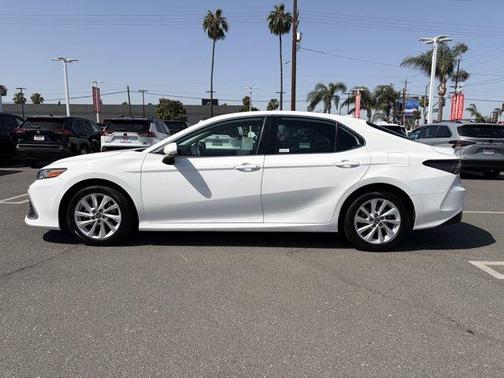 Ice 2024 Toyota Camry LE