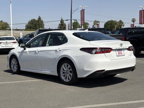 Ice 2024 Toyota Camry LE