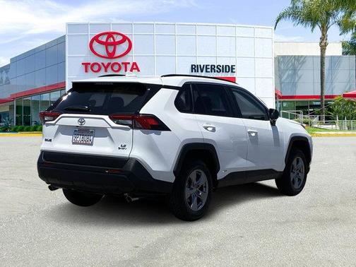 2025 Toyota RAV4 Hybrid LE