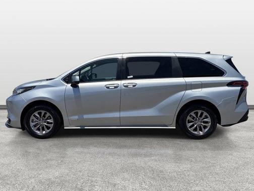 Celestial Silver Metallic 2021 Toyota Sienna LE