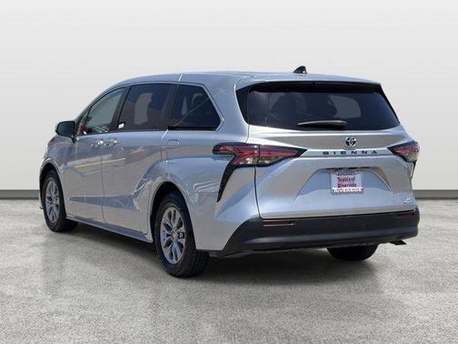 Celestial Silver Metallic 2021 Toyota Sienna LE