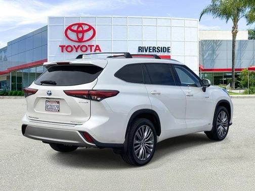 2020 Toyota Highlander Hybrid Platinum