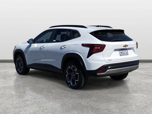 Summit White 2024 Chevrolet Trax LT