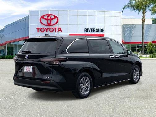 2025 Toyota Sienna XLE