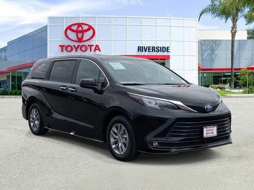 2025 Toyota Sienna XLE