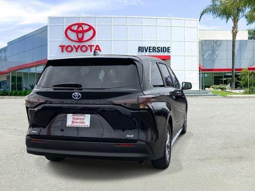 2025 Toyota Sienna XLE