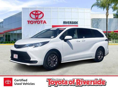 2023 Toyota Sienna LE