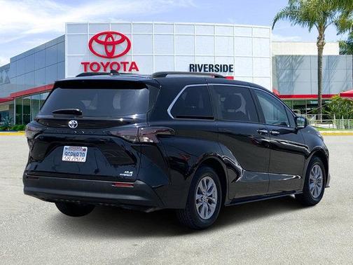 2023 Toyota Sienna XLE