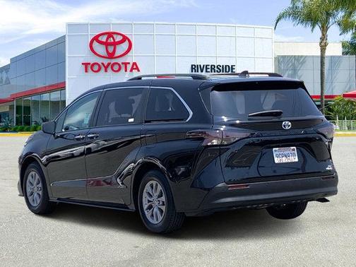 2023 Toyota Sienna XLE