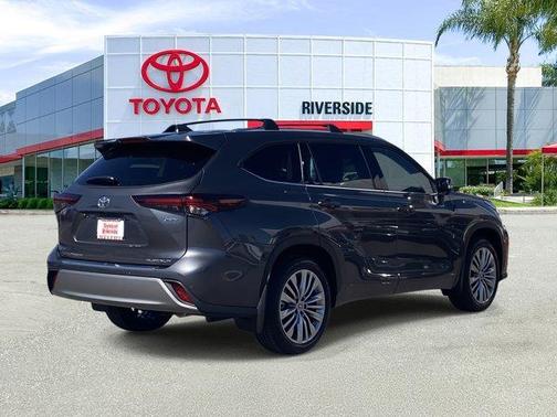 2025 Toyota Highlander Hybrid Platinum