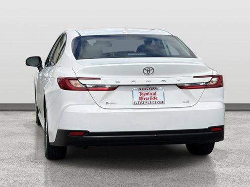 Ice 2025 Toyota Camry LE