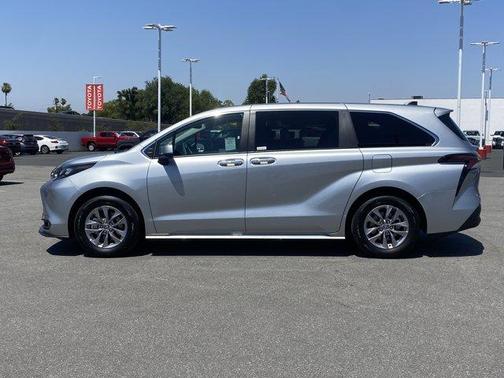 Celestial Silver Metallic 2025 Toyota Sienna XLE