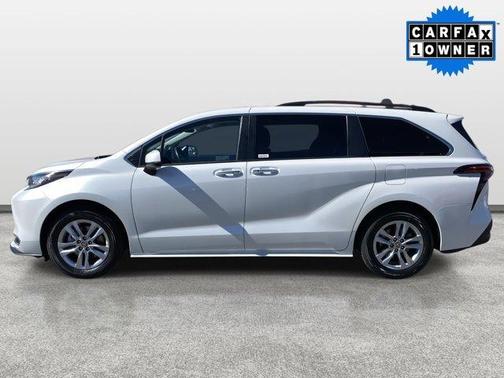 2022 Toyota Sienna XLE