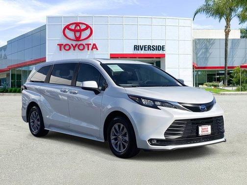 2025 Toyota Sienna XLE