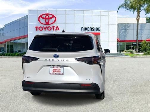 2025 Toyota Sienna XLE