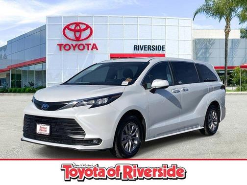 2025 Toyota Sienna XLE