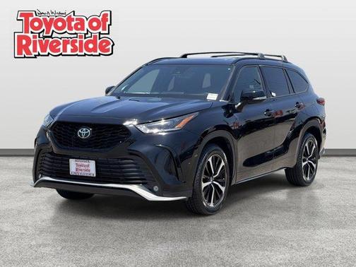 Midnight Black Metallic 2021 Toyota Highlander XSE
