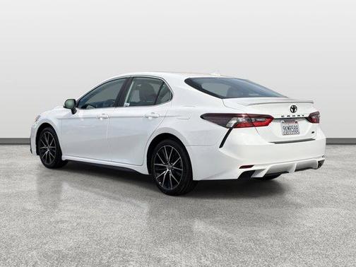 Ice 2024 Toyota Camry SE