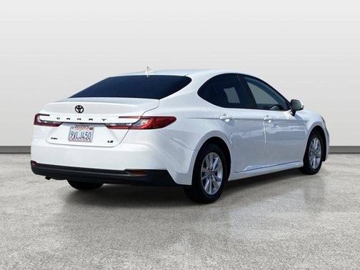Ice 2025 Toyota Camry LE