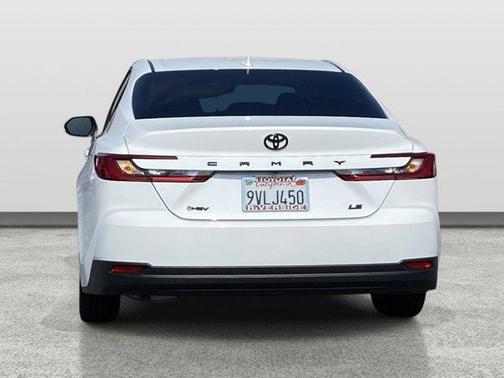 Ice 2025 Toyota Camry LE