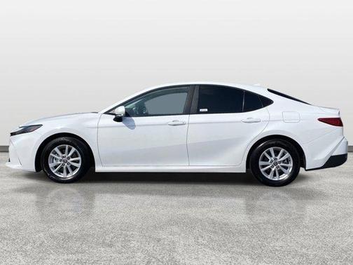 Ice 2025 Toyota Camry LE