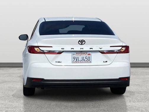 Ice 2025 Toyota Camry LE
