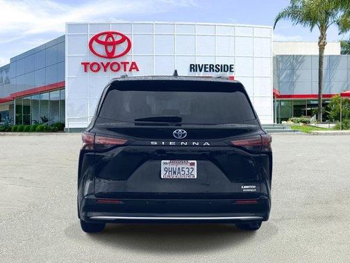 2023 Toyota Sienna Limited