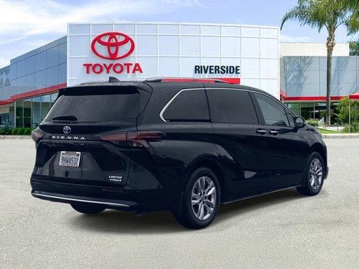 2023 Toyota Sienna Limited