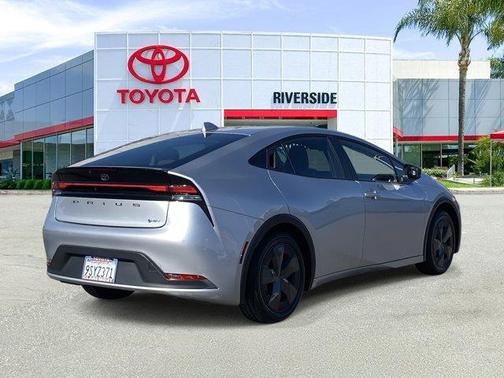 2025 Toyota Prius LE