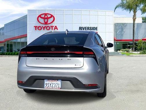 2025 Toyota Prius LE