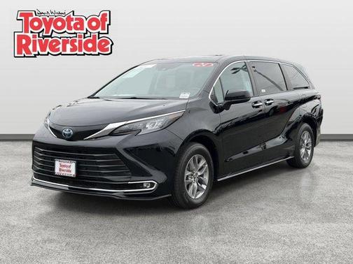 2024 Toyota Sienna XLE