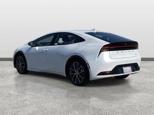 2025 Toyota Prius XLE