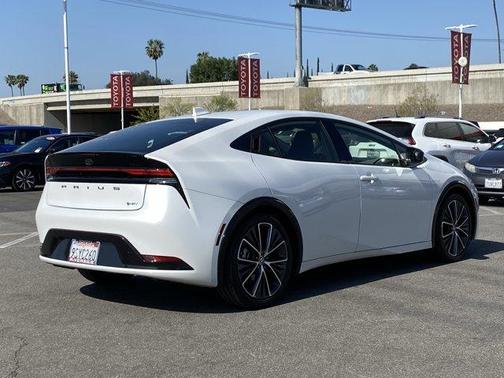 2025 Toyota Prius XLE