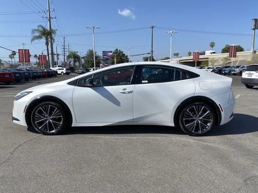 2025 Toyota Prius XLE