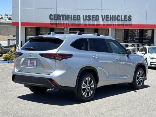 2025 Toyota Highlander XLE