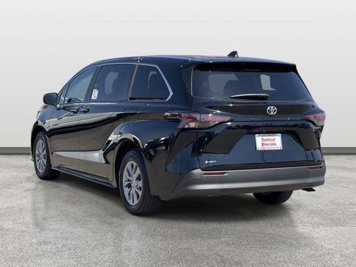 Midnight Black Metallic 2026 Toyota Sienna LE