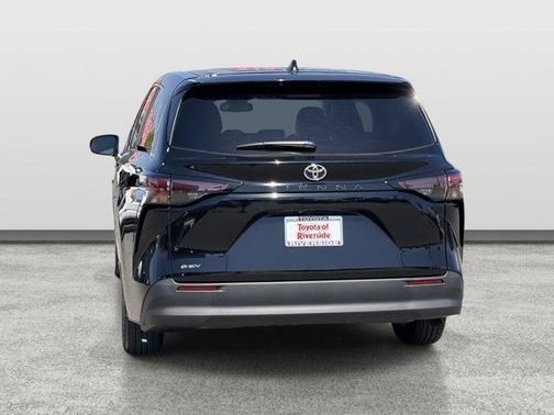 Midnight Black Metallic 2026 Toyota Sienna LE