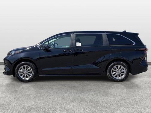 Midnight Black Metallic 2026 Toyota Sienna LE
