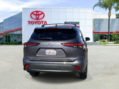 2022 Toyota Highlander LE