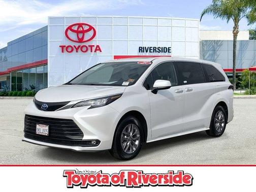 2025 Toyota Sienna XLE