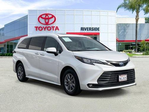 2025 Toyota Sienna XLE
