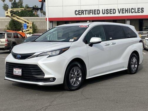 2025 Toyota Sienna XLE