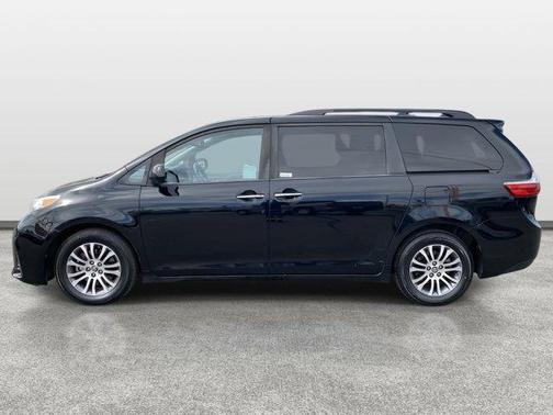 2020 Toyota Sienna XLE